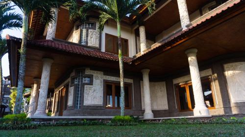 4 bedrooms, 8 beds