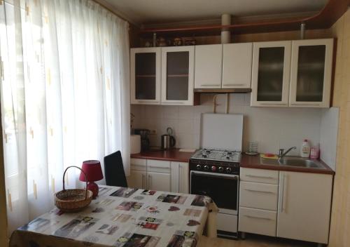ห้องครัว, 15 minutes from the Beach and city Center 7 minutes from the airport in สนามบินริก้า