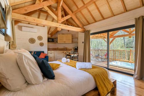 Suite with Hot Tub