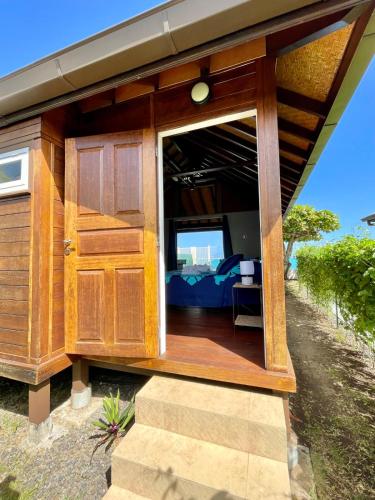 Blackstone Paea Premium beachfront bungalow private access wifi - 3 pers