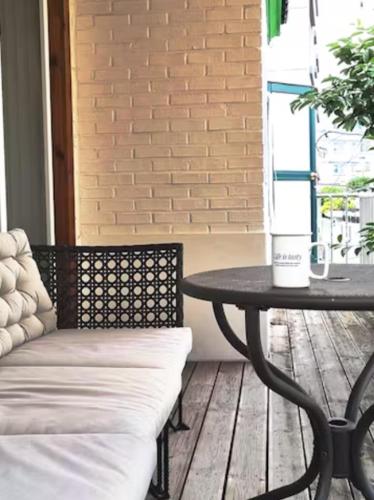 Hongdae Luxury Private Single House with Big Open Balcony Perfect for a Family & Big Group 3BR, 5QB & 1SB, 2Toilet - Accommodation - Seoul