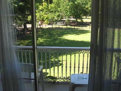 Barrass's John Bright Motor Inn in 明亮