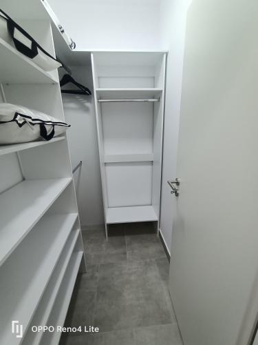 One-Bedroom Apartment image 7