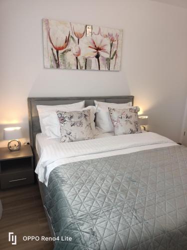 One-Bedroom Apartment image 10