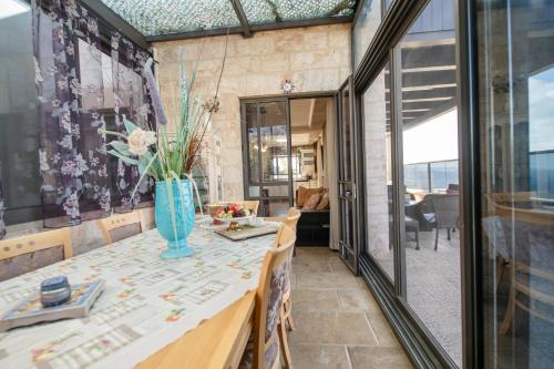 הים פוגש את ההר- בית בלב הגליל Sea & Mount, Adamit (фото 10)