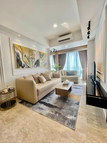 B&B Medan - Insta-worthy staycation at 2BR luxury Apt - Podomoro Empire Tower - Bed and Breakfast Medan