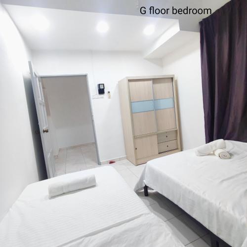 Double Storey 5 room Bukit Beruang -18pax Double Storey 5 room Bukit Beruang -18pax