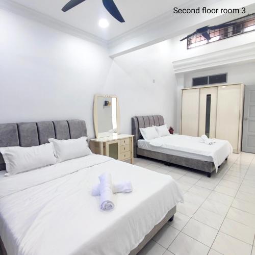 Double Storey 5 room Bukit Beruang -18pax Double Storey 5 room Bukit Beruang -18pax