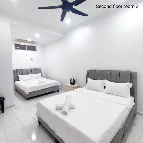 Double Storey 5 room Bukit Beruang -18pax Double Storey 5 room Bukit Beruang -18pax