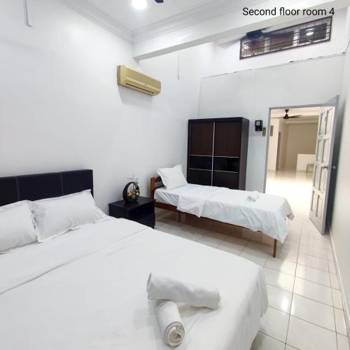 Double Storey 5 room Bukit Beruang -18pax Double Storey 5 room Bukit Beruang -18pax
