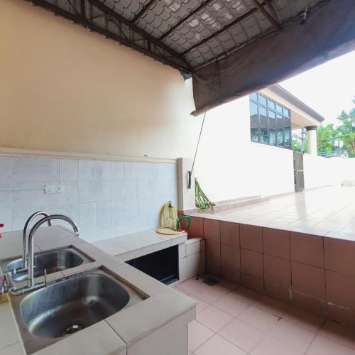 Double Storey 5 room Bukit Beruang -18pax Double Storey 5 room Bukit Beruang -18pax