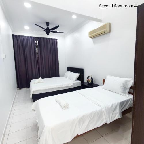 Double Storey 5 room Bukit Beruang -18pax Double Storey 5 room Bukit Beruang -18pax