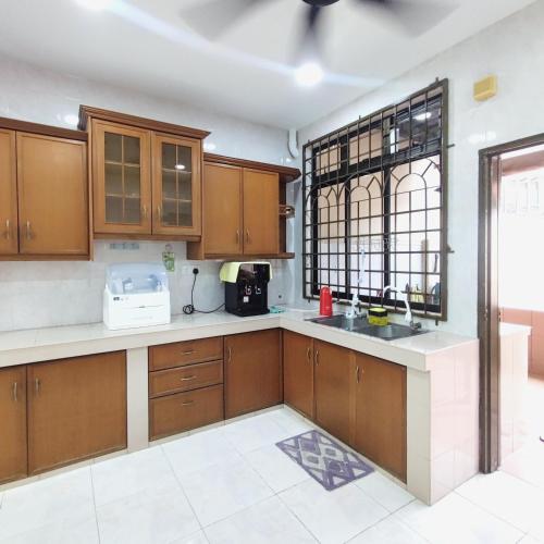 Double Storey 5 room Bukit Beruang -18pax Double Storey 5 room Bukit Beruang -18pax