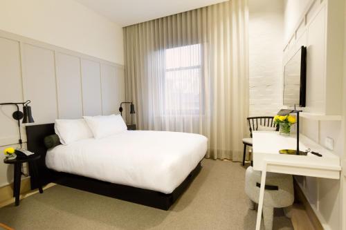 Coppersmith Hotel Room Type - Deluxe Queen Room - Disability Access