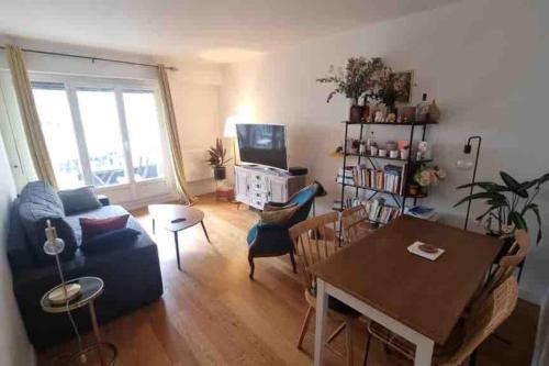 Appartement chaleureux avec balcon proche métro ligne 3 - Location saisonnière - Levallois-Perret