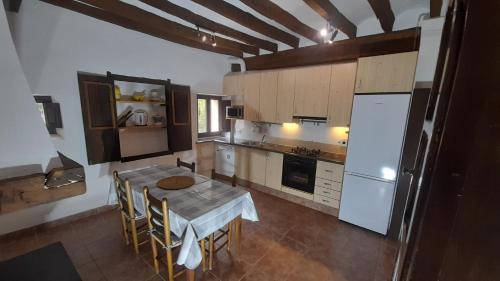 kuhinja, Mas Puig De Baix with private Pool and gardens in Sant Cristofol de les Fonts