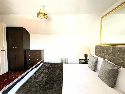Brookside Hotel & Restaurant - image 2