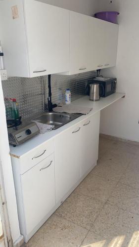 Kitchen, Unique City Hostel 100 meters from Beach in Larnaca
