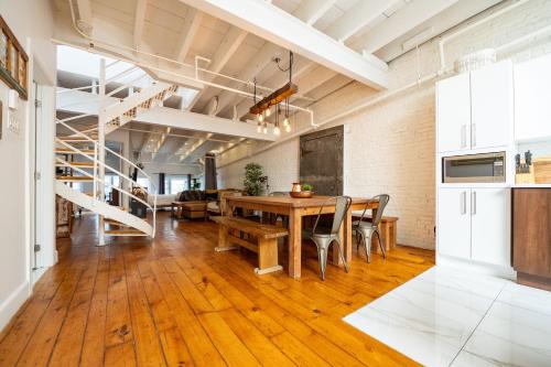North House - Stunning Old Montreal Penthouse
