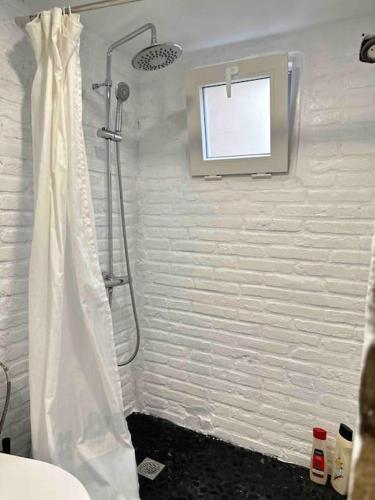 Cozy apartamento en Ruzafa para 2-3 personas con aire acondicionado y salida directa a terraza, Valencie (fotografie 7)