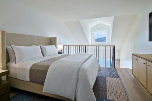 1 king bed, 1 sofa bed