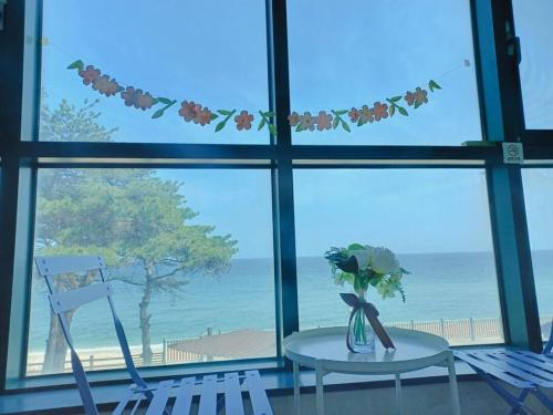 Ocean & sunrise View-10 seconds of beach walk - Three bedrooms - Apartment - Goseong