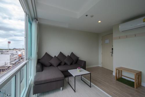 2 twin beds, 1 sofa bed