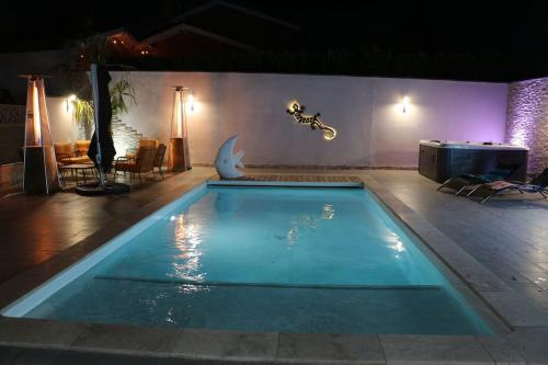 VILLA, piscine, hammam, jaccuzi, proche de LYON gîte à louer Rillieux-La-Pape