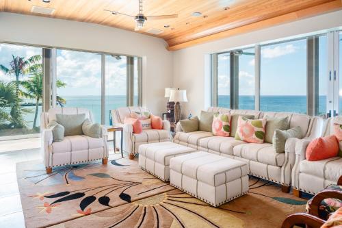 สภาพแวดล้อมโดยรอบ, Beautiful 3 story 8,000 sq ft Oceanside Mansion in ชาร์ลสทาวน์