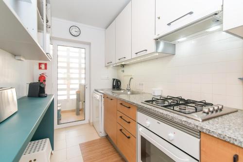 Casa Nobre 2BDR - 4 mins walk Train Station - Pool - Patio - Quiet - image 5