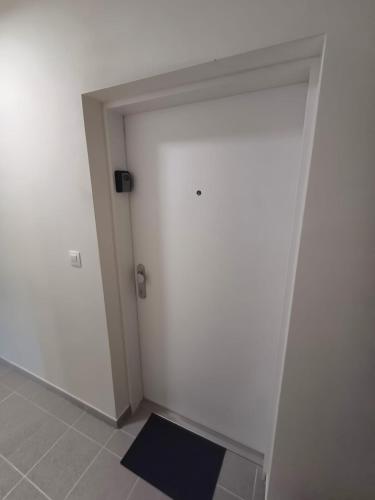 New air-conditioned apartment 5 minutes by walk from the airport with free garage parking, Bratislava (fotografie 5)