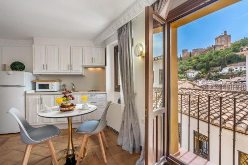 ADANAR Muralla Zirí Centro Premium, Granada