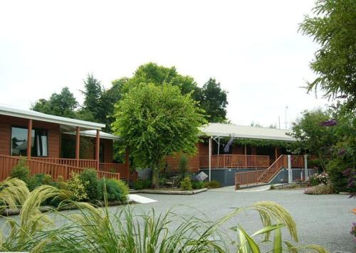 Ieeja, Serenity Motels in Plesentpointa