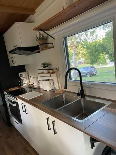 virtuve, Micro chalet Le Boisé ! (Micro chalet Le Boise !) in St Zenon (QC)