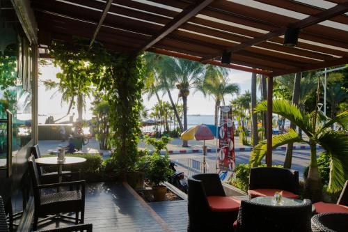 Bar/lounge, Twin Palms Resort Pattaya in Pattaya
