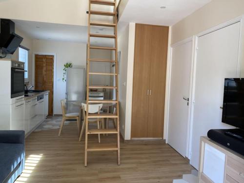 Appartement climatisé avec terrasse - Location saisonnière - Cours