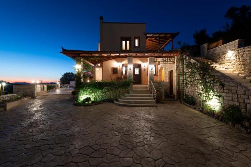 Ageri Traditional Villa near Great View