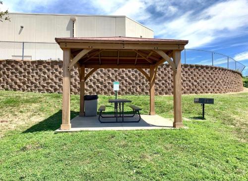 Létesítmények, Quincy Inn & Suites in Quincy (Illinois)