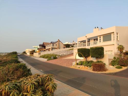 Exterior view, 49 on Cliff in De Kelders