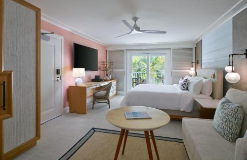 1 king bed, 1 sofa bed