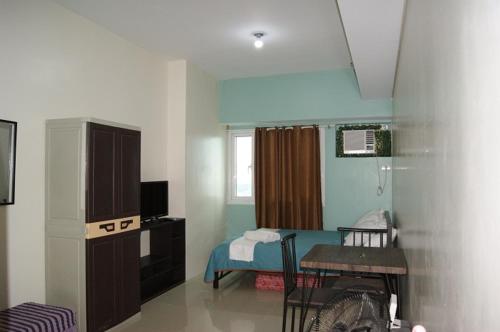 The Beacon Makati by mvmtransient