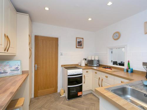 บริการและสิ่งอำนวยความสะดวก, Pass the Keys Modern Coastal Home in Bull Bay in บุลเบย์