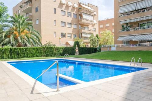 Apartamento en complejo residencial, con piscina.