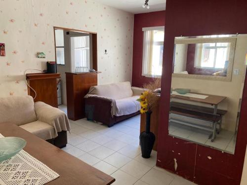 APTO 1 dorm. 200m praia enseada