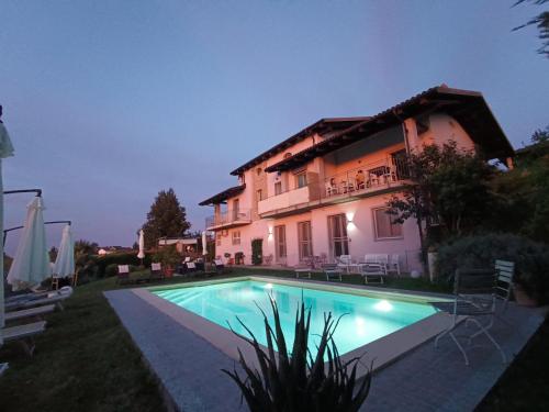  Domus Langhe B&B, Pension in Treiso