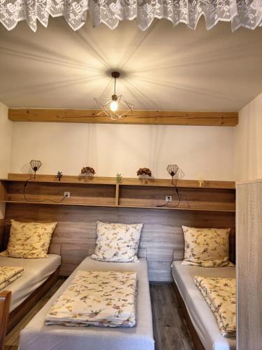 Pod Modrzewiami Pod Modrzewiami