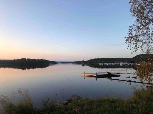 Upea Villa Lapin Kulta hirsihuvila Inarijärven rannalla