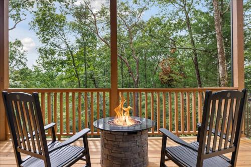 Balcony/terrace, Chasing the Son Cabin cabin in Oldham