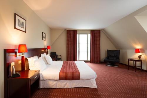 Hotel Restaurant Weinebrugge Best Western Premier Hotel Weinebrugge is perfectly located for both business and leisure guests in Bruges. The hotel has everything you need for a comfortable stay. 24-hour front desk, facilities for