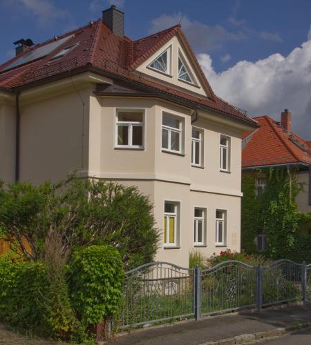 Studio Traumzeit mit Balkon in Vorstadtvilla